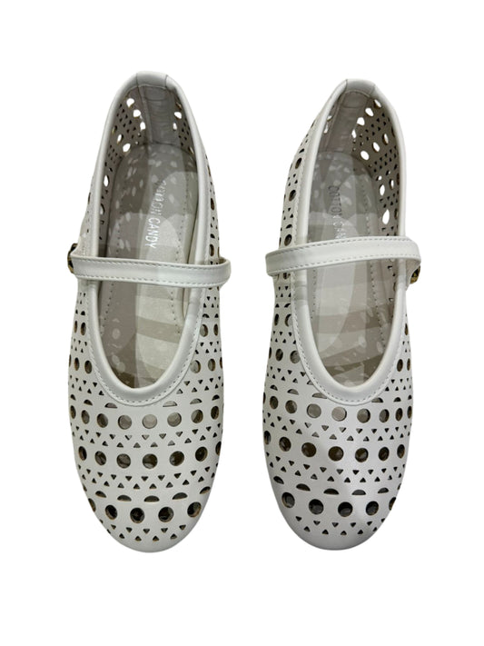 Classic White Mary Jane Shoes – Style, Comfort and Versatility